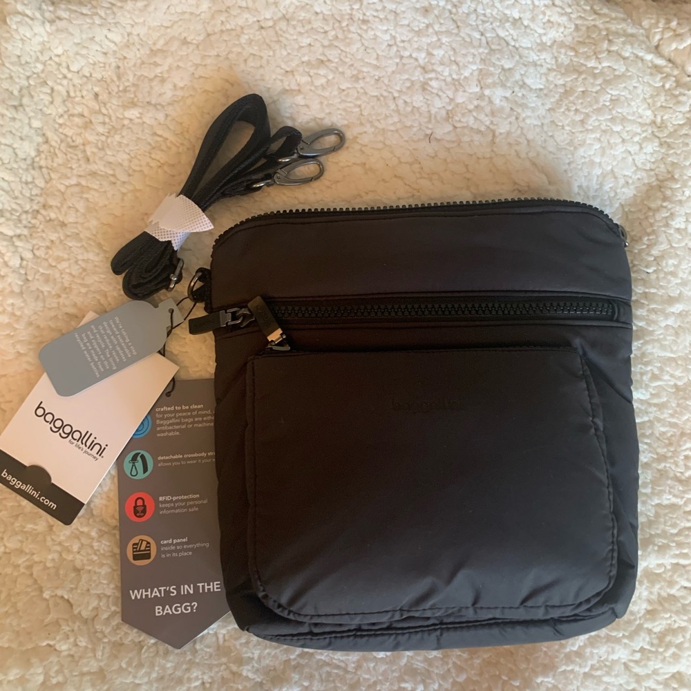 NEW Baggallini Black and Gray Crossbody Bag